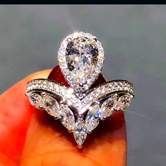 (4) luxurious  Marquee  Diamond pear shaped elegant  engagement ring size - Picture 5 of 5